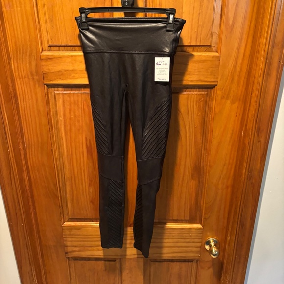 Spanx Faux Leather Moto Leggings in Very Black Small NWT - Picture 2 of 9